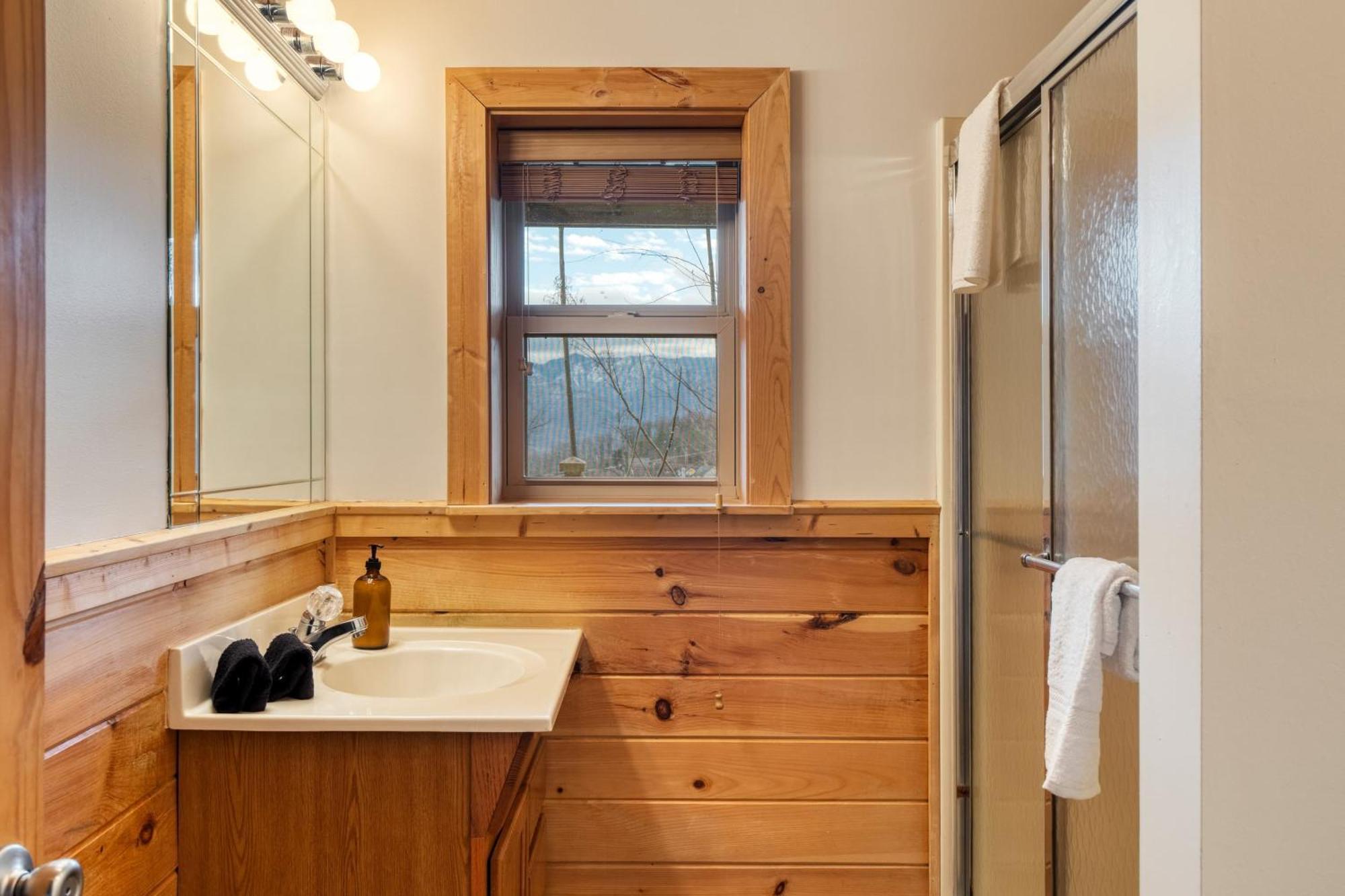 Chestnut By Avantstay Mountain Cabin W Treetop Views Hot Tub Game Room Gatlinburg Bagian luar foto