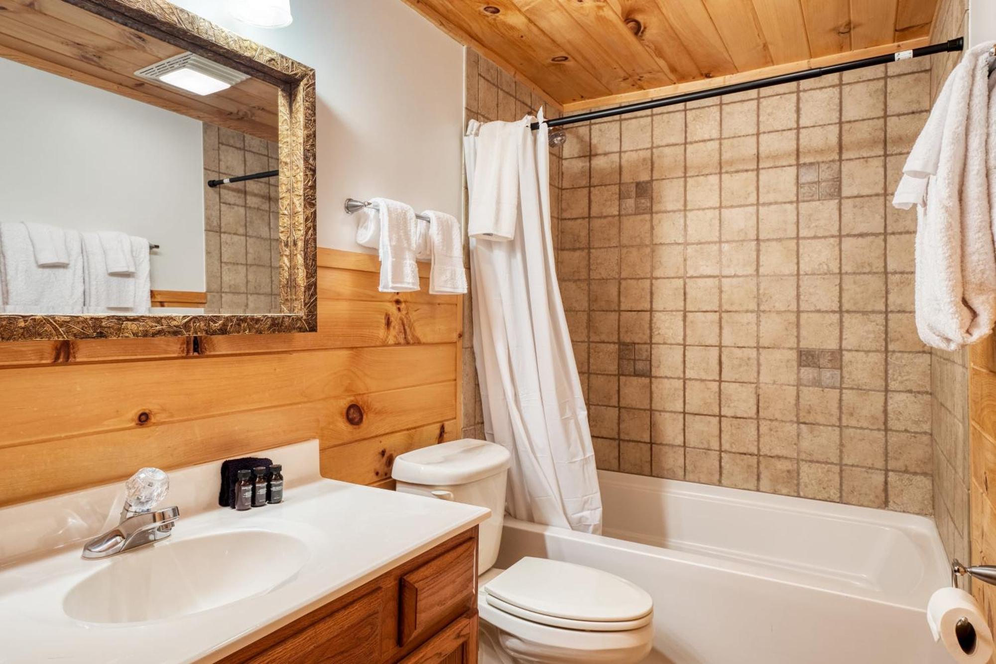 Chestnut By Avantstay Mountain Cabin W Treetop Views Hot Tub Game Room Gatlinburg Bagian luar foto