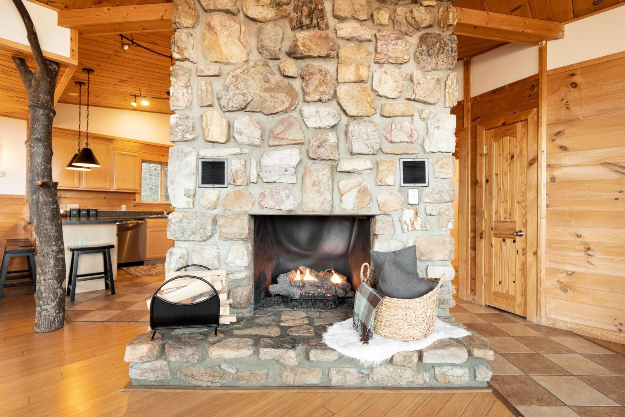 Chestnut By Avantstay Mountain Cabin W Treetop Views Hot Tub Game Room Gatlinburg Bagian luar foto